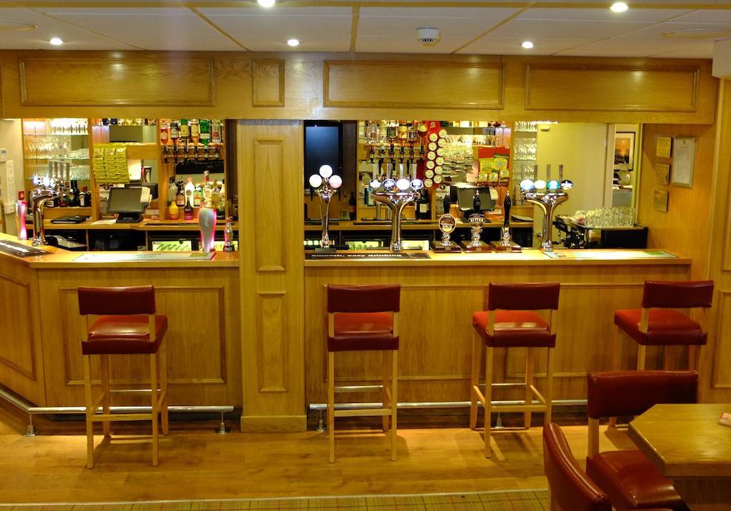 מריפורט The Golden Lion Hotel מראה חיצוני תמונה