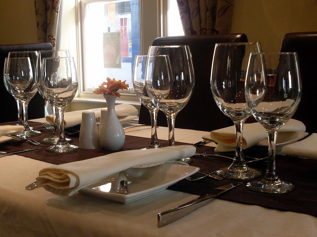 מריפורט The Golden Lion Hotel מראה חיצוני תמונה
